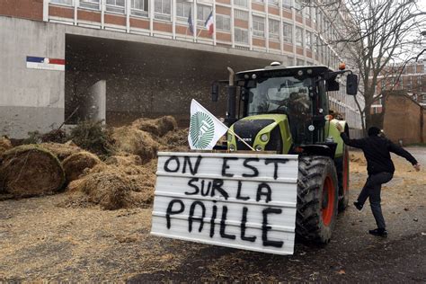 Francia La Protesta Degli Agricoltori Blocca Le Strade Disagi Nel Sud