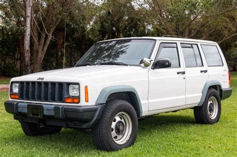 Jeep Cherokee XJ Specs and Review • Road Sumo