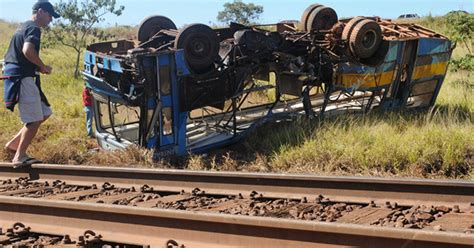 G Batida Entre Trem E Nibus Escolar Deixa Mortos Na Regi O Central