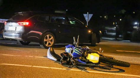 Unfall in Bad Überkingen Autofahrer übersieht Biker 19 Jähriger