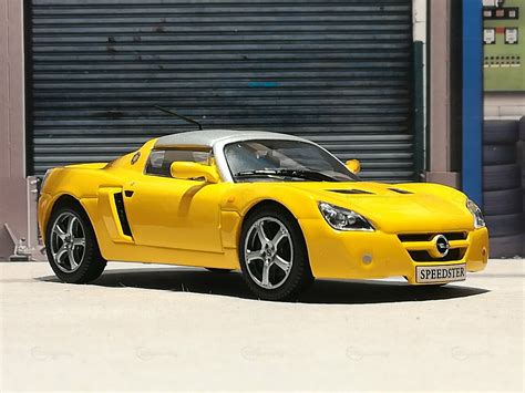 Diecast Opel Speedster Turbo modelcar, IXO 1:43 in yellow owned by '400er'