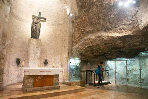 La Capilla Del Hallazgo De La Cruz Es Una Cripta En El Este Y De La