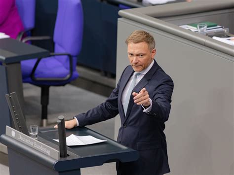 arti interupsi  debat  ketentuannya kumparancom