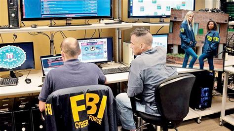 Onlarca fotoğrafları izinsiz kullanıldı FBI kadınları yem olmuş