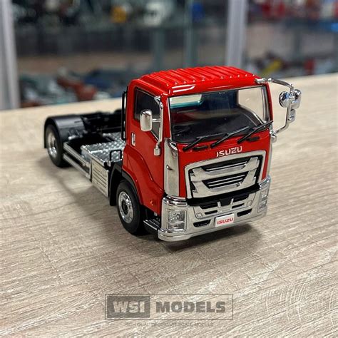 Isuzu Giga Short Cab 4x2 Red Inconst