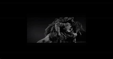 Image du clip de Run Boy Run, de Woodkid, premier single de l'album The ...