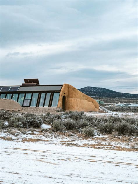 Where to Stay in Taos, New Mexico: A Night in an Earthship Home ...