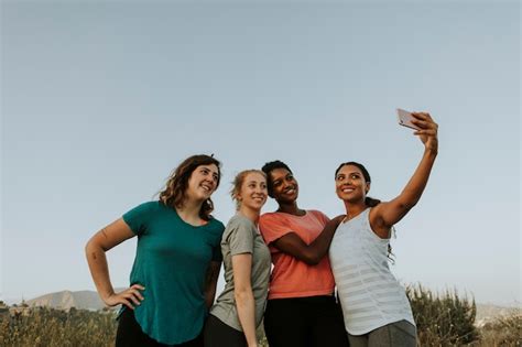 Premium Photo Group Of Diverse Women Taking A Selfie