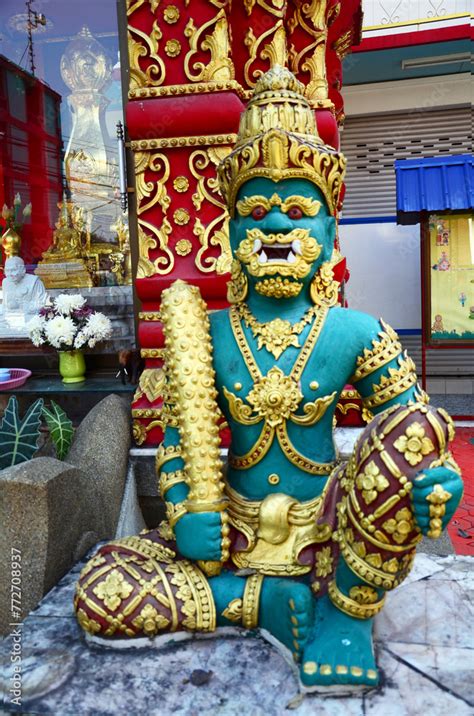 King Thao Wessuwan Or Vasavana Kuvera Giant Statue Of Wat Ming Mueang