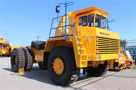 Универсальное шасси БЕЛАЗ-7958 становится базой для уникальных машин