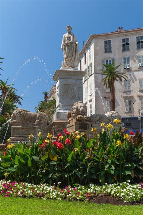 Napol On Bonaparte Dans La Statue De L Ail Romain Places Ajaccio