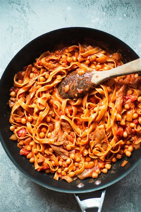 One Pot Chickpea Pasta Vegan Recipe Earth Of Maria