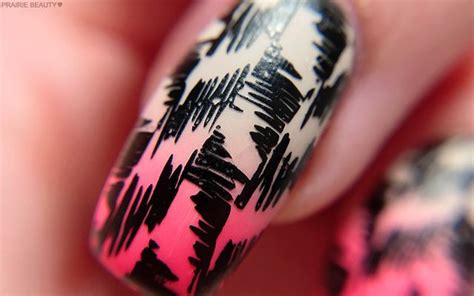 Prairie Beauty Mani Monday Graphic 80s Neon Gradient Nails Gradient