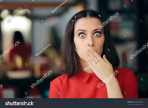 그녀의 입을 가리고 있는 소박한 여자 스톡 사진 1854208336 Shutterstock