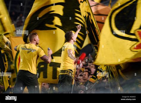 Ultras Dortmund Fotos Und Bildmaterial In Hoher Auflösung Alamy