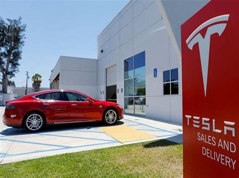 Tesla Shares In The Limelight As 3 1 Stock Split Kicks In Business