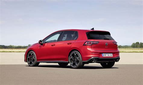 VW Golf Mk8 5 Debuts Double Apex