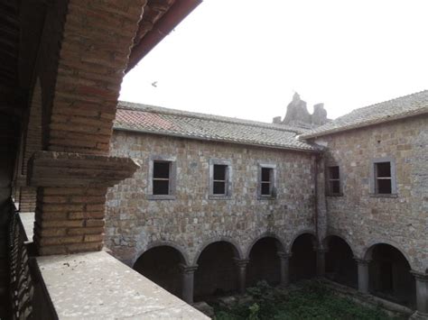 In Vendita Palazzo Tuscania Da Ristrutturare Piano Terra