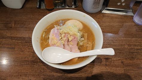 麺屋 翔 みそ処「特製熟成赤みそらーめん」＠東京都新宿区西新宿駅 2022年12月にメニューリニューアル。久々の訪問でこってりと記載のあるこちらを注文。旨味あるスープに菅野製麺の太めの麺が