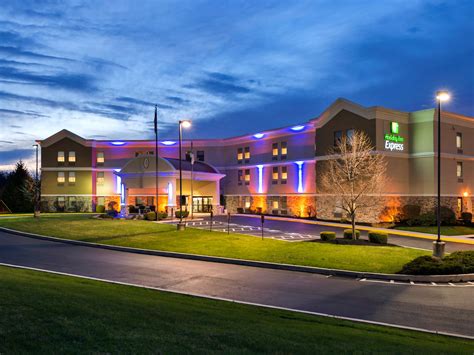 Affordable Hotel in Downtown Harrisburg, PA | Holiday Inn Express ...