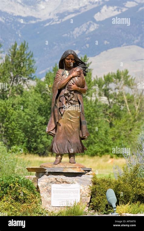 Sacajawea statue hi-res stock photography and images - Alamy