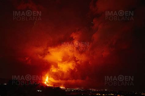 Captan Impresionantes Im Genes Del Desborde De Lava En Volc N De La Palma