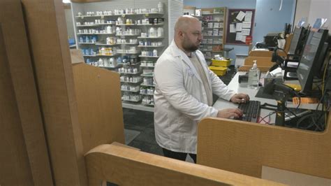 Cvs Pharmacy Prepares Paxlovid For Covid Patients Nbc 7 San Diego