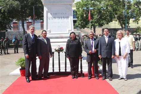 Rindieron honores al Libertador Simón Bolívar a 240 años de su