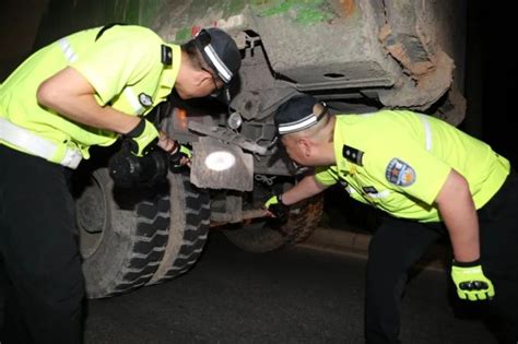 夏季行动 运城交警夜查渣土车、“炸街”摩托车交通违法，净化夏季道路交通环境澎湃号·政务澎湃新闻 The Paper