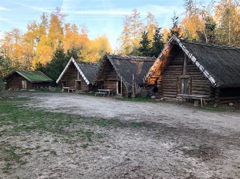 Muzeum Archeologiczne W Biskupinie Biskupin Polska Opinie