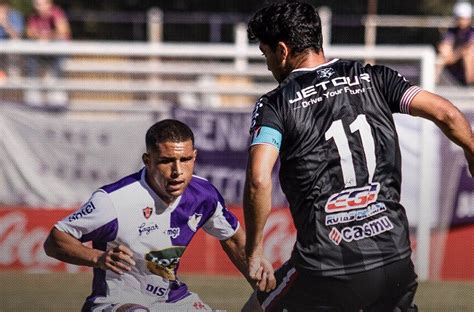 Apertura Fénix y River Plate empataron 0 0 en un discretísimo partido