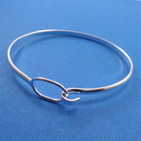 5 Bracelets Silver Plated Clasp Bangle 63 X 50 X 3mm Etsy Bangles