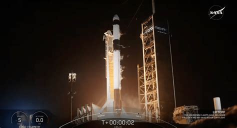 Nasas Spacex Crs 31 Dragon Launches At 9 29 P M Est Commercial