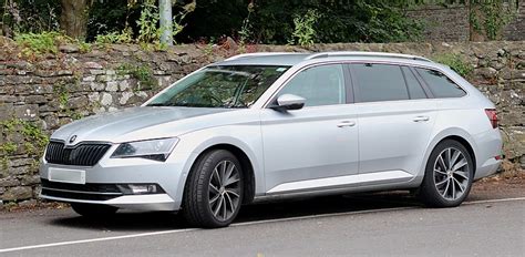 Skoda Superb Hundebox Vergleich Kombi Typ T V