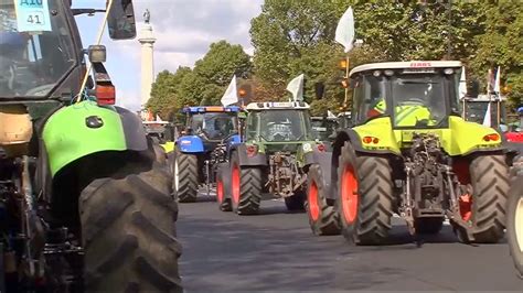 Paris Streets Blocked By 1500 Tractors In Protest By Angry Farmers