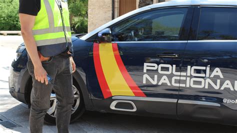 Un Polic A Muere Tras Intervenir En Una Pelea Entre Vecinos De And Jar