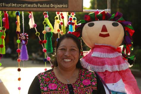 Escuelas intentan preservar las lenguas indígenas de México en las