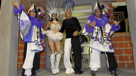 Cari Nara Se Calzó Las Plumas Y Enseñó Su Cuerpo En El Carnaval De Gualeguaychú Infobae