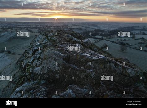 Sunrise from the summit of Thorpe Cloud, Peak District National Park, Derbyshire, England Stock ...