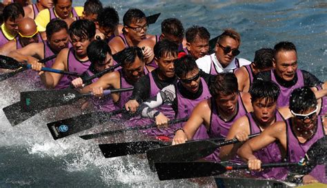 Semangat Para Peserta Ikuti Lomba Perahu Naga Di Hong Kong Foto