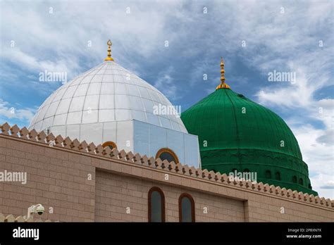 Medina Saudi Arabia 11 May 2017 Green Dome Close Up Prophet