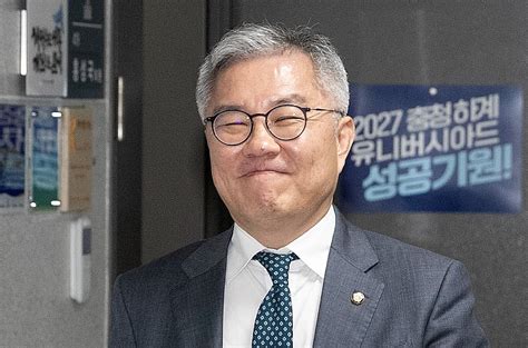 최강욱 기소 3년 8개월 만에 의원직 상실與 지연된 정의 한국경제