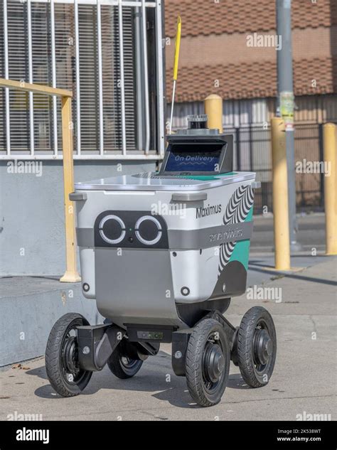 Los Angeles, CA, USA – October 5, 2022: A Serve Robotics robot makes a food delivery on Sunset ...