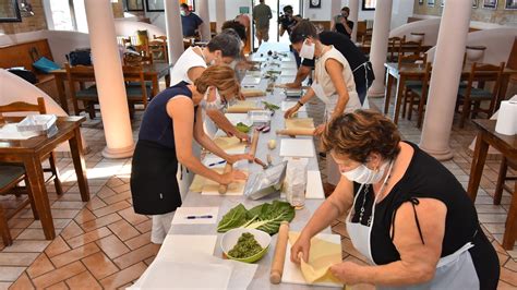 Laboratori di cucina tra cultura del buon cibo e socialità Chiostri