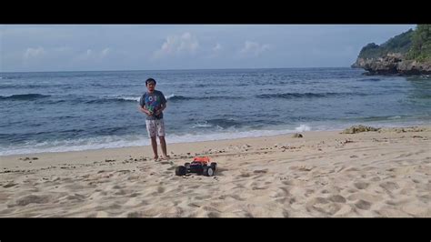 Main RC Remote Control Traxxas Sledge Di Pantai Selok Malang YouTube