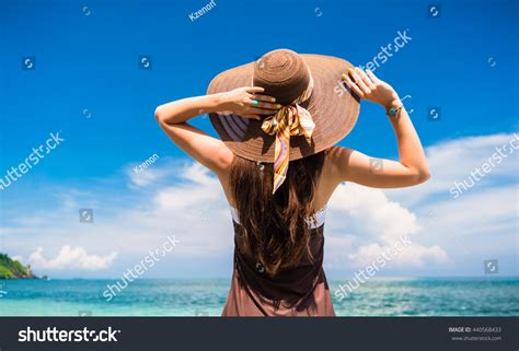 Woman Summer Vacation Wearing Straw Hat Stock Photo 440568433 ...
