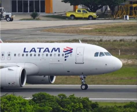 Avião Da Latam Faz Pouso De Emergência Em Aracaju Após Forte Cheiro De Queimado Hora News