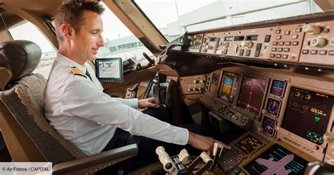 Que Font Les Pilotes Dans Le Cockpit Avant Le D Collage D Un Avion De