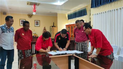 Pemda Hibahkan 5 Unit Laptop Dan 5 Unit Printer Kepada Polres Rote Ndao