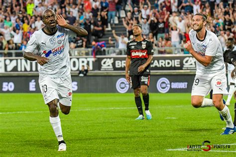 FOOTBALL Gaël Kakuta nommé pour le trophée du joueur du mois d août